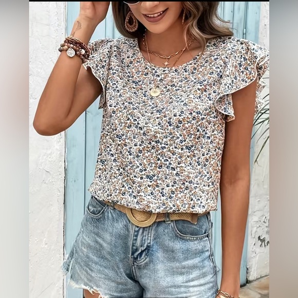 Women’s Floral Print Crew Neck T-shirt - Picture 2 of 3